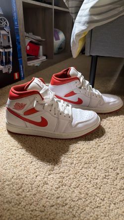 Nike Air Jordan 1 Mid “White Dune Red”