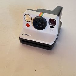 Polaroid Now Camera Brand New i Type Film 