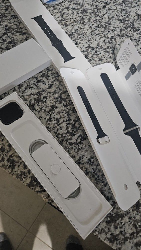 Apple Watch SE 44mm (1st Gen)