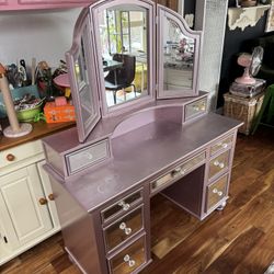 Cute Mirrored Desk Great Shape. 