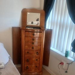 "42" × "18" Jewelry Box