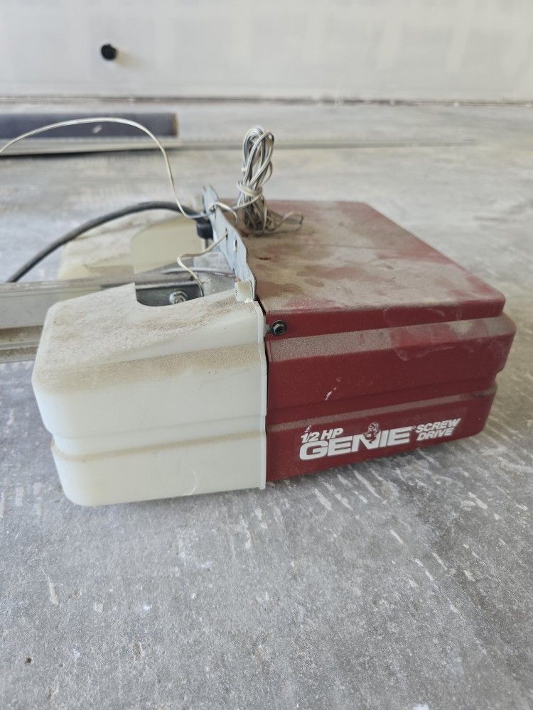 FreeOld Genie Garage Door Opener Model G5050