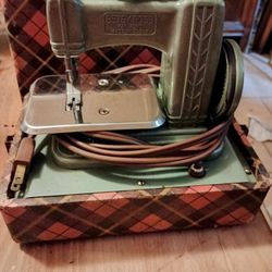 1950's Betsy Ross  Mini Sewing Machine 