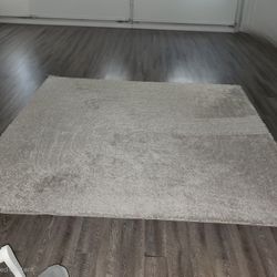 9.75 L x 7.50 W Ivory area rug, size is on picture/pet n smoke free home.
Fcfs, must pick up, CASH only.

Thank you for your time!!!