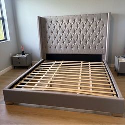 Queen bed frame / cama queen de microfiber blanca