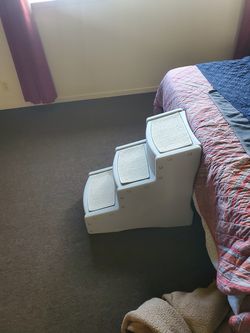 Pet stairs like new