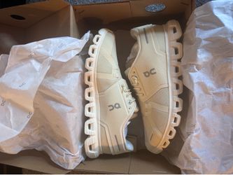 On Cloud 6 Ivory - Women 9.5 size