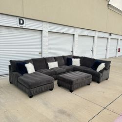 🌟LIVING SPACES 3 PC SECTIONAL COUCH & OTTOMAN🛋️FREE DELIVERY 🚚‼️