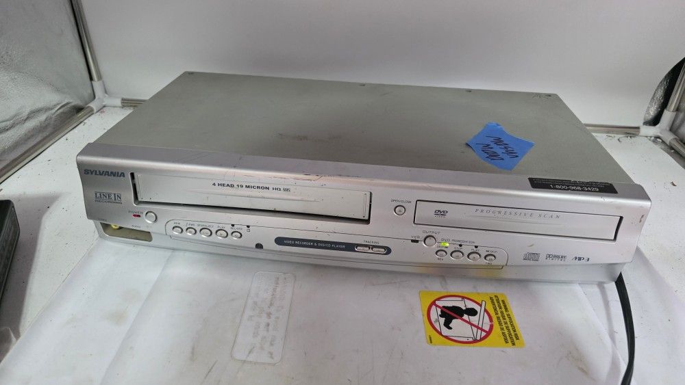 Sylvania DV220SL8 DVD VCR Combo Recorder Player 4 Head Works Great! (No Remote)