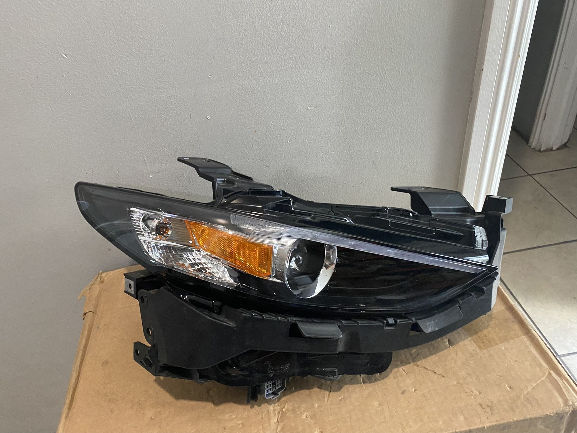 2019-2023 Mazda 3 Right Headlight