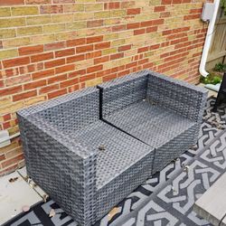 Wicker patio Furniture 5 Total Seats & Table Great Condition 