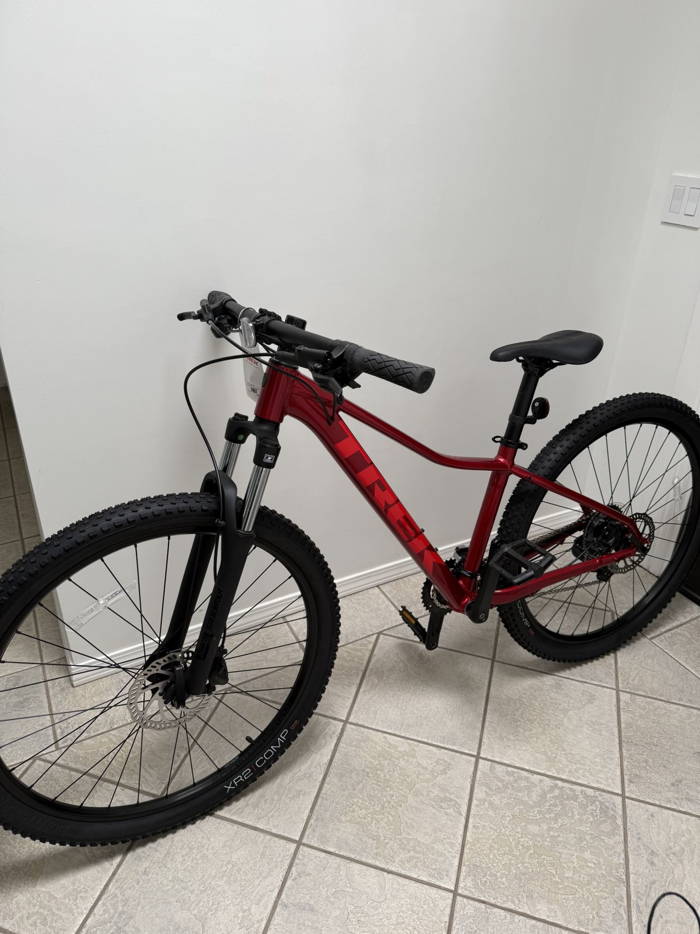 Trek marlin 4 size small 27.5 inch wheel crimson red gen 2