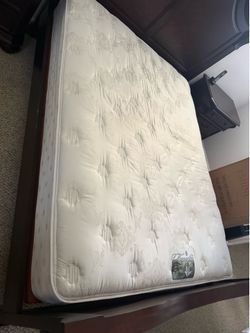 Queen mattress and boxspring