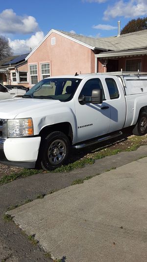 Photo 2008 Chevy extended cab 1500 series two wheel drive