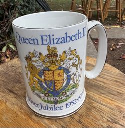 Queen Elizabeth Silver Jubilee 1952 To 1977 Collectible Glass Cup Mug