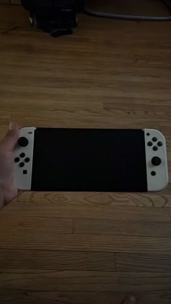 Nintendo switch white edition nothing wrong with it it’s like new had it for like 3 months stop using it just send me a over need it gone obo