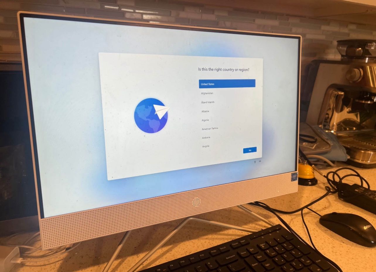 White HP 22” All in One Computer 