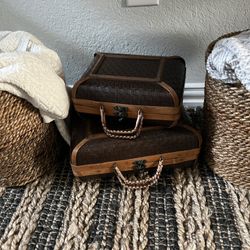 Decorative suitcases 