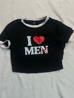 black cropped baby tee with "I heart men" without the n graphic tee Size S