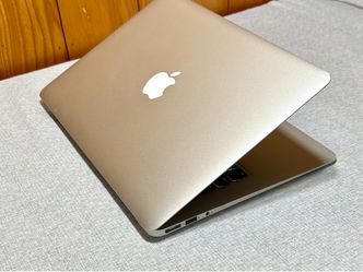 Apple MacBook Air 13” i5/8GB/256GB SSD $180