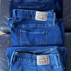 Lot of 5 Pairs of Women’s Levi’s Blue Jeans Pants