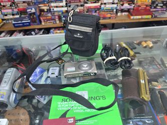 Nikon COOLPIX S3100 Digital Camera Bundle