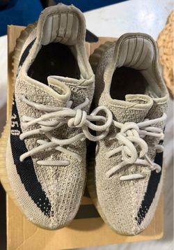 YEEZY SIZE 4