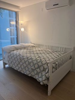 Modern White Wood Full Daybed + Full Mattress with Zip Cover