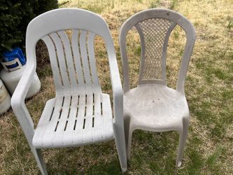 FREE White Indoors/Outdoor Chairs 