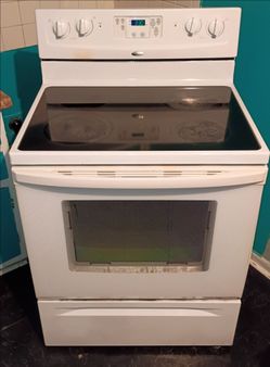 "Whirlpool " Glass Top Electric Stove