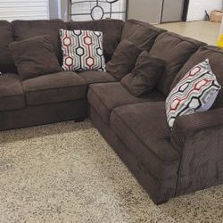 Brown Sectional (I CAN DELIVER)