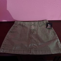 10/12 olive green skirt