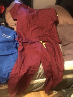 New maroon scrubs size L