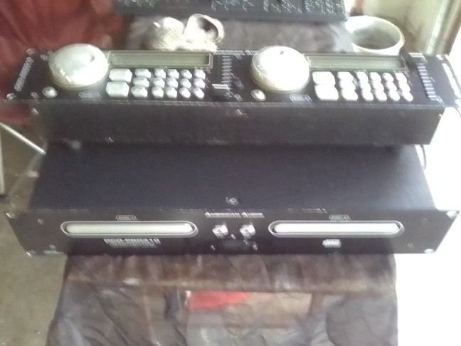 PROFESSIONAL AMERICAN AUDIO CD PLAYER WITH CONTROLLER DJ EQUIPMENT USED