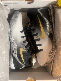 Nike Kobe Low-Top Basketball Sneakers