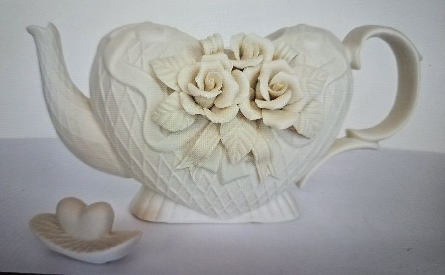 VINTAGE Heart Shaped Porcelain Lovers Tea Pot
