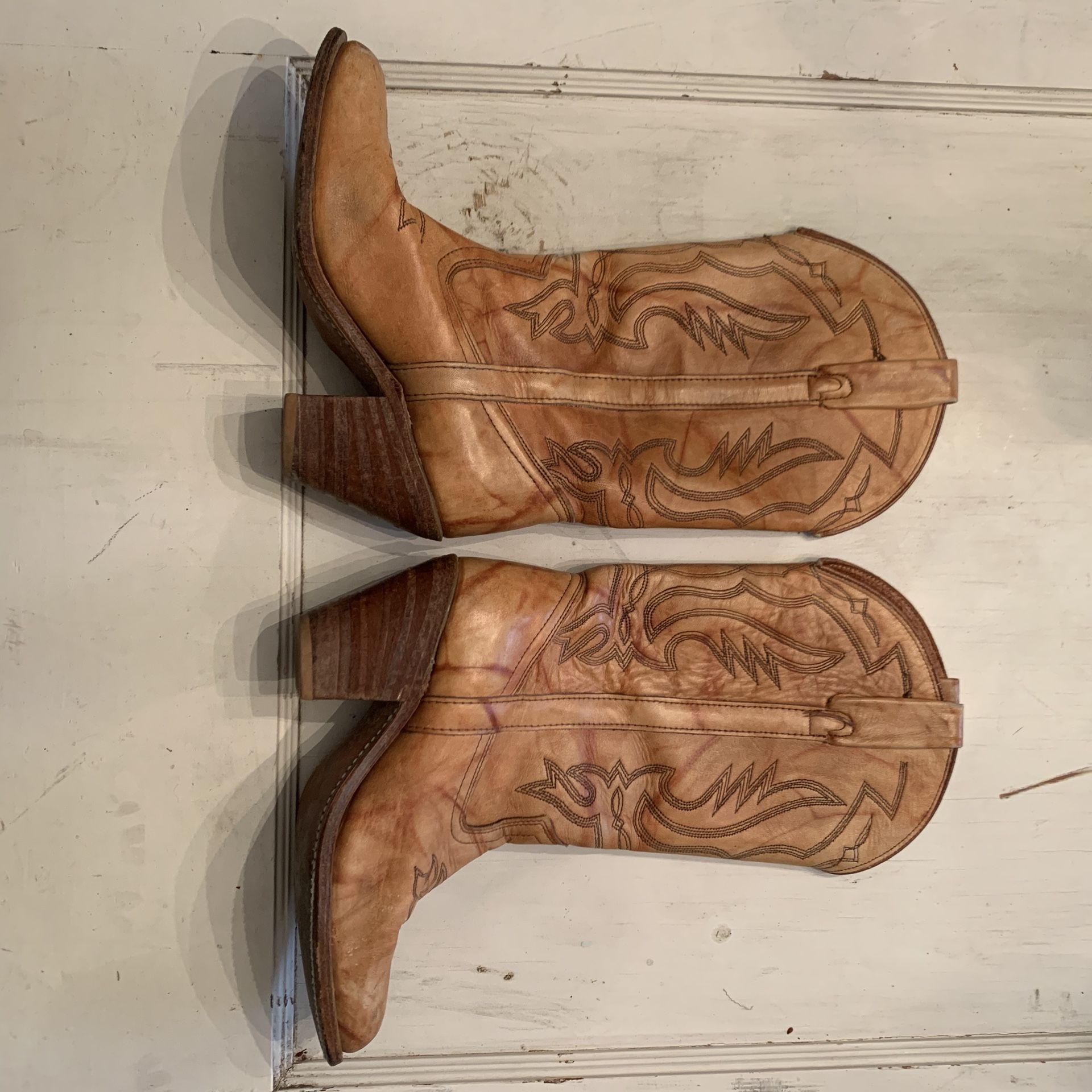 Size 8-1/2 women’s cowboy boots vintage leather