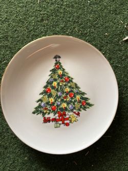Christmas Plates And Cups