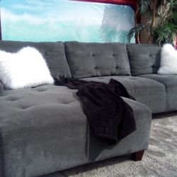 Gray Sectional Sofa with Chaise 
