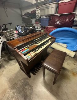Vintage Hammond Organ