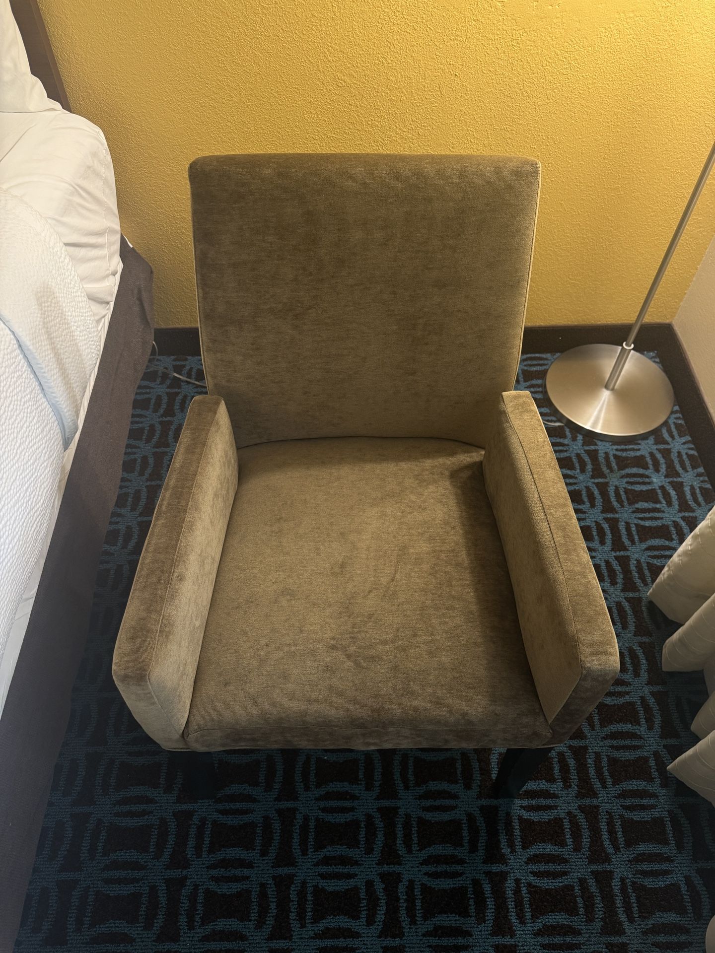 USED LIVING ROOM CHAIRS FOR SALE