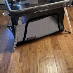 Guava Lotus Travel Crib