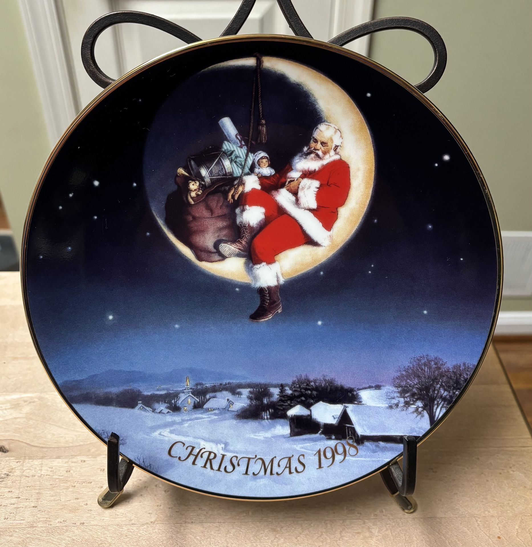 Porcelain Collector Plates Avon Commemorative Vintage Santa Christmas Greetings Bunny Rabbit The Bradford Exchange