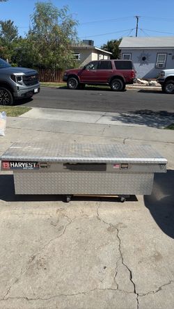 Craftsman toolbox for full-size truck with locking key in good condition just needs to be washed