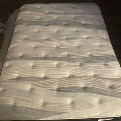 Beauty rest Queen Mattress 