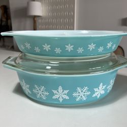 2 Vintage Pyrex Casserole Dishes - Blue Snowflake Collection 