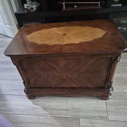 Beautiful Cedar Chest-Timeless Charm and Hidden Treasure