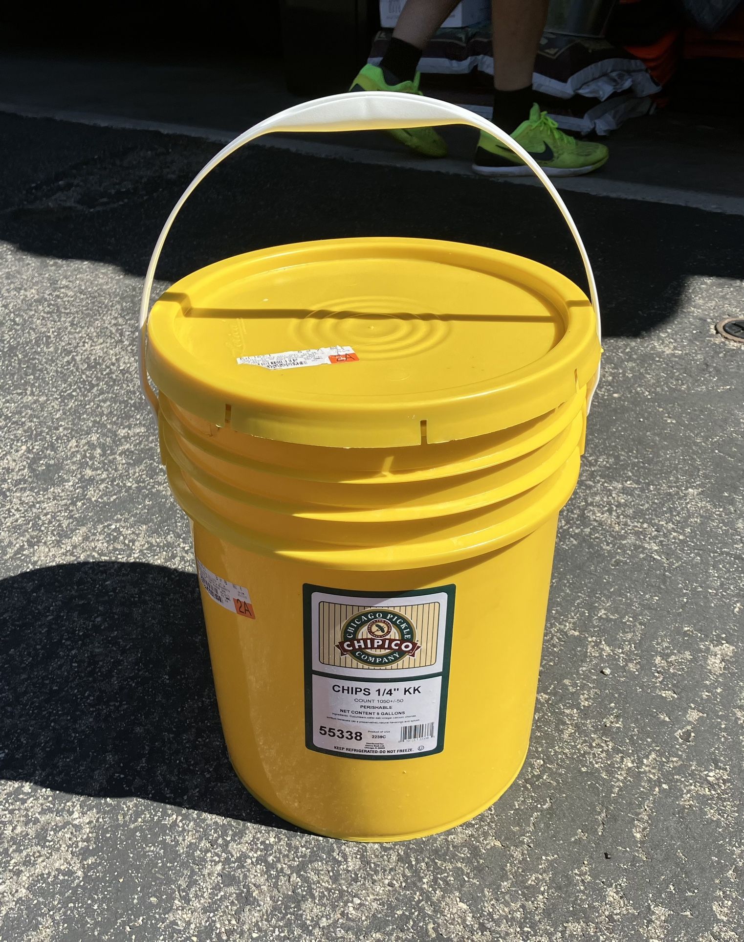 5 GALLON YELLOW CLEAN BUCKETS - FREE LIDS