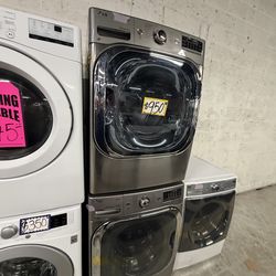 Front load washer and dryer set In great condition well cleaned, delivery available 🚚