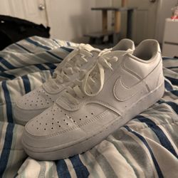 White Nike Shoes 8.5 men’s 